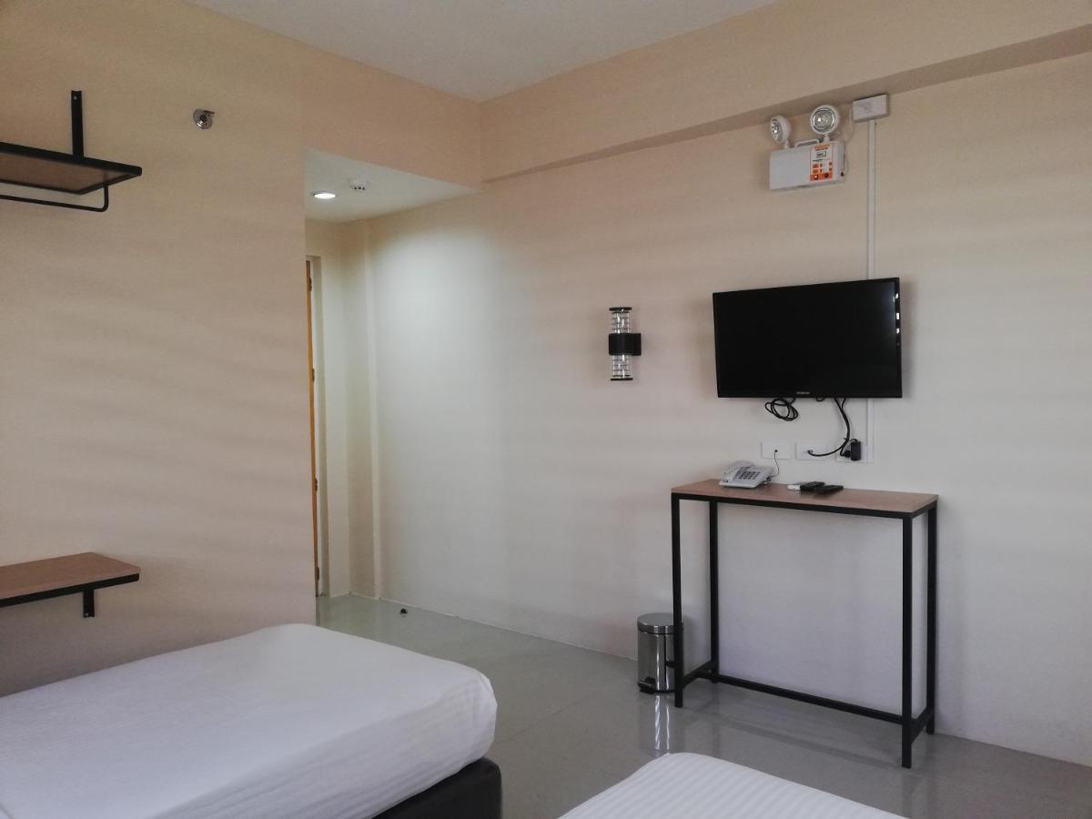Eon Centennial Express Hotel Iloilo City Exterior photo